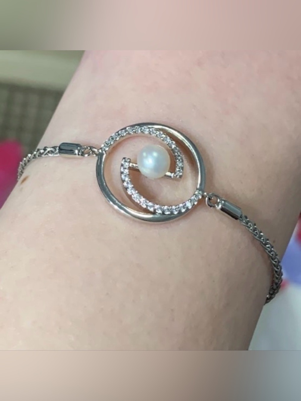 Vantel Pearls Silver Swirl Bracelet with White Pearl